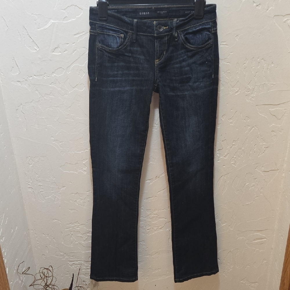 GUESS Women's Classic Indigo Straight Leg Jeans